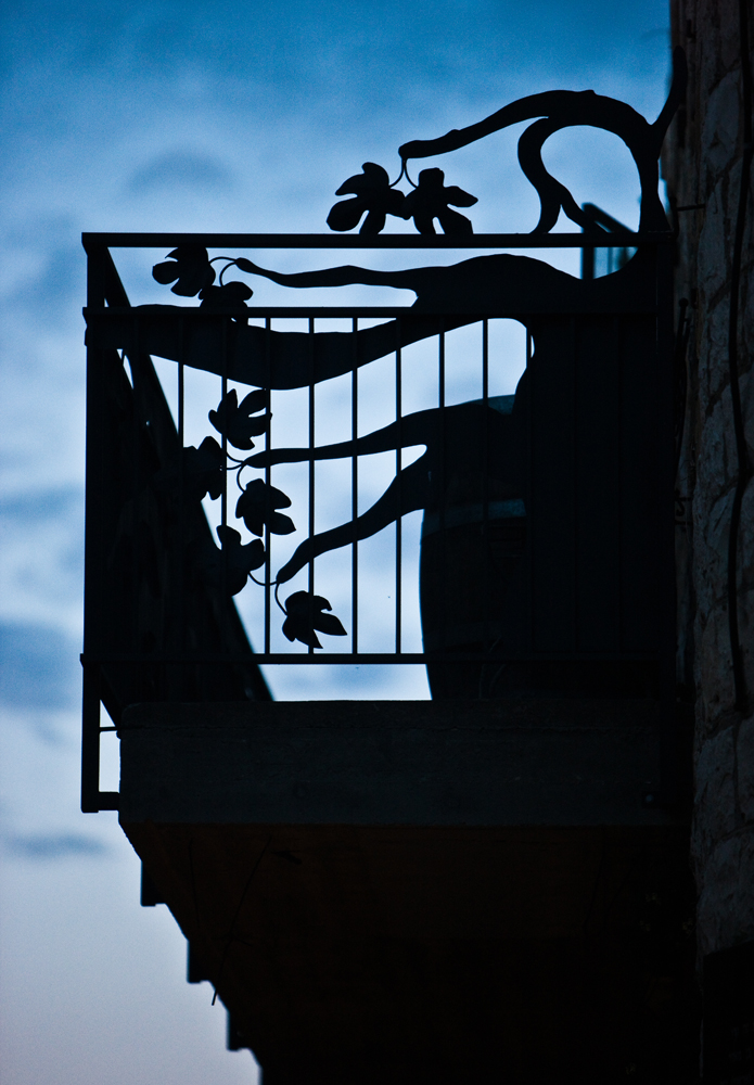 Download Balcony Safed (695Wx1000H)