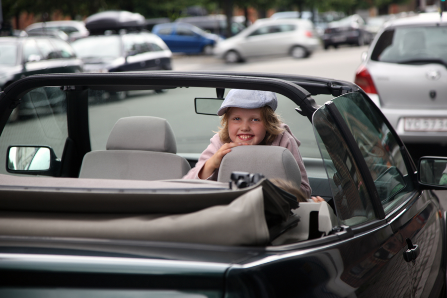 Download Blonde in Car  (900Wx600H)