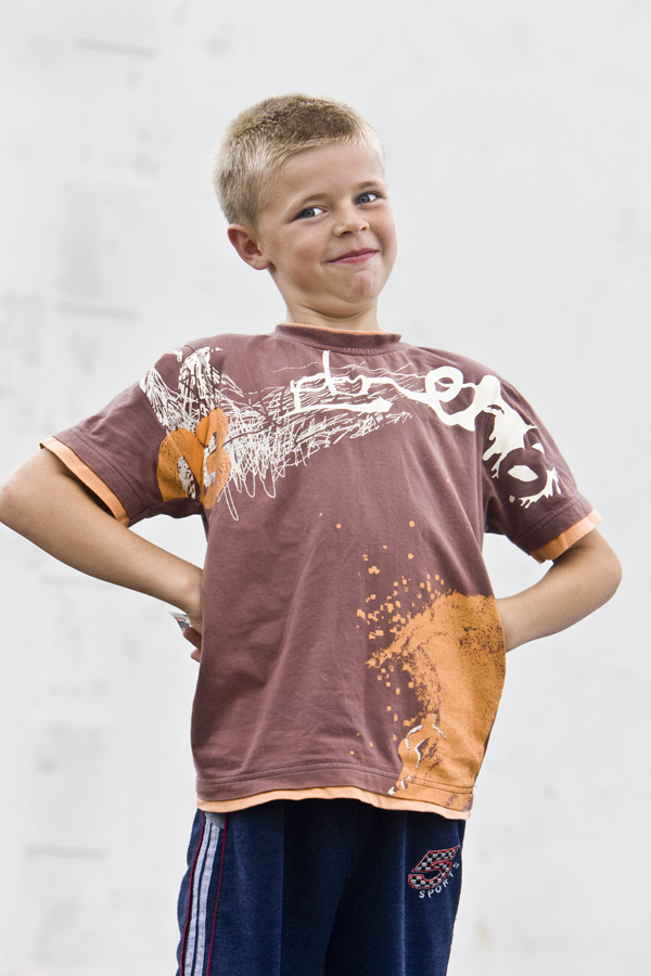 Download Boy Posing (600Wx900H)