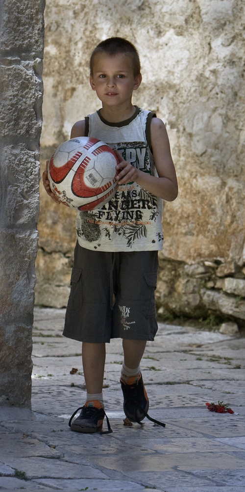 Download Boy with Ball (500Wx1002H)