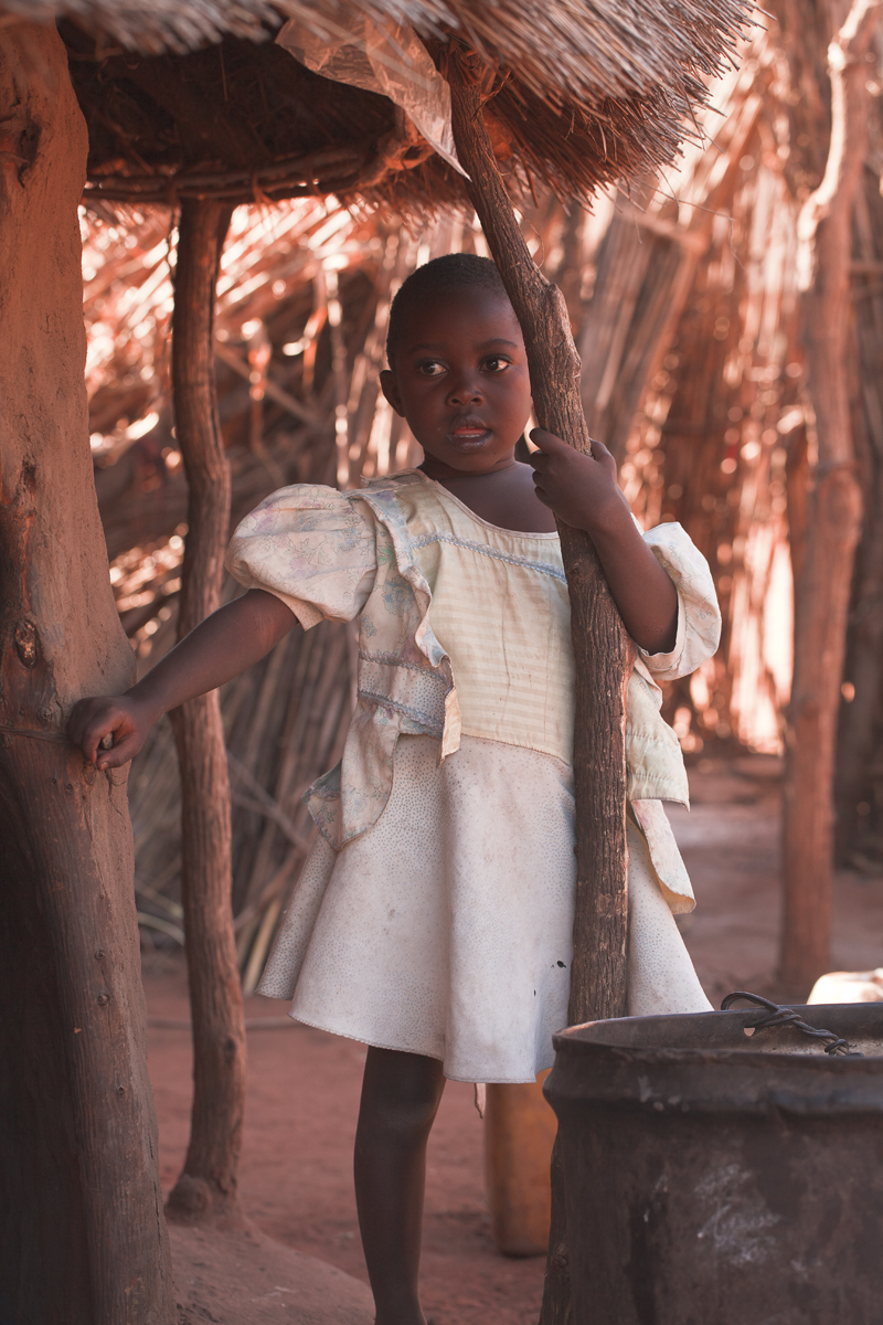 Download Girl in White Dress (800Wx1200H)