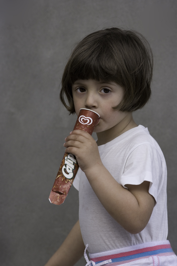 Download Girl With Candy (600Wx900H)