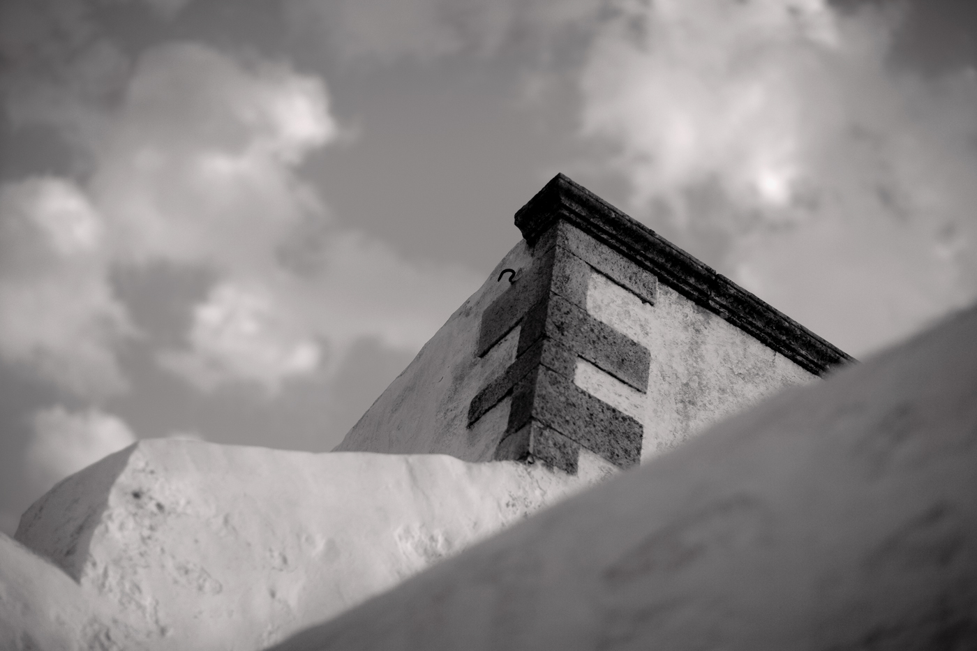 Download House CornerB&W (1400Wx933H)