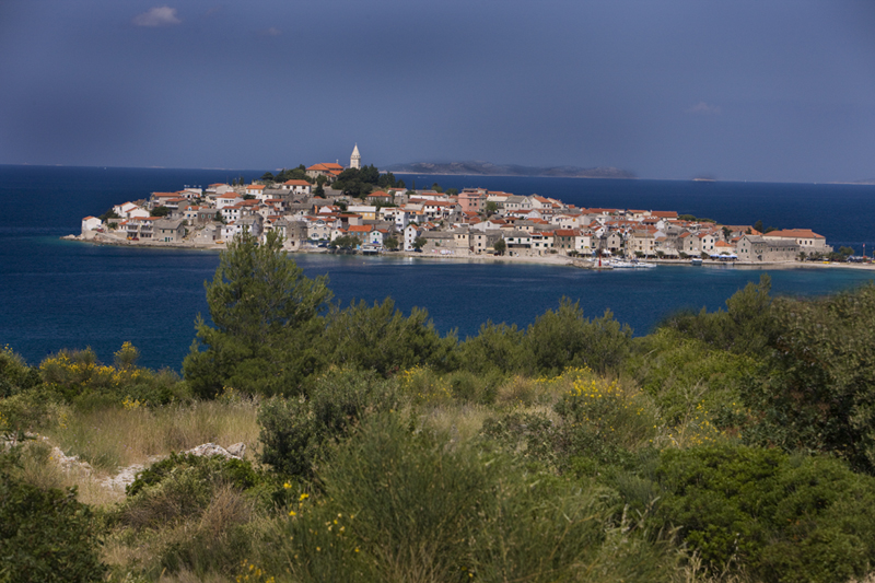 Download Island Near Split (5616Wx3744H)
