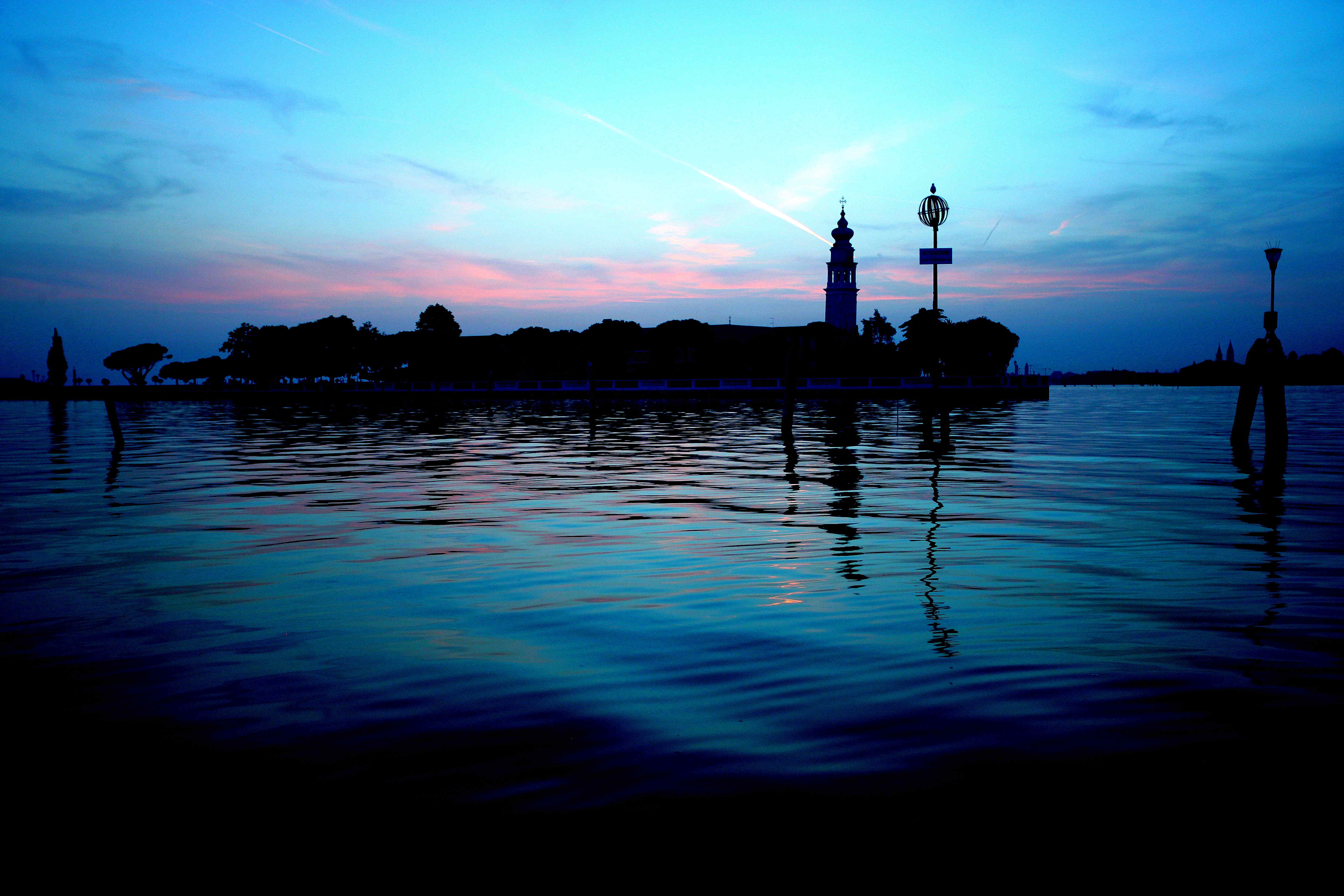 Download Island Near Lido (900Wx600H)