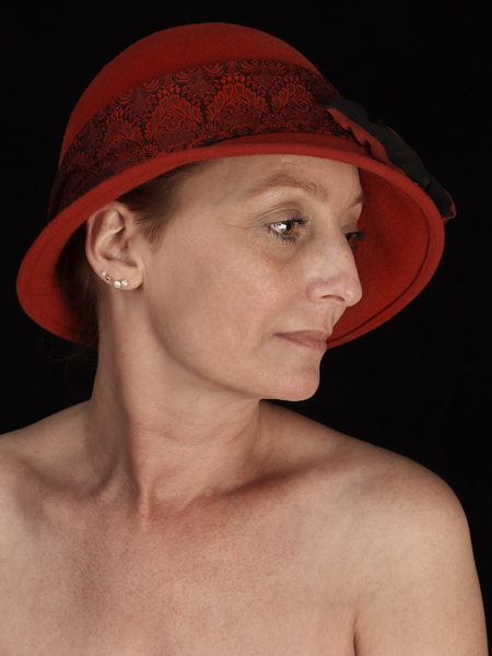 Download Kim - Red Hat (450Wx600H)