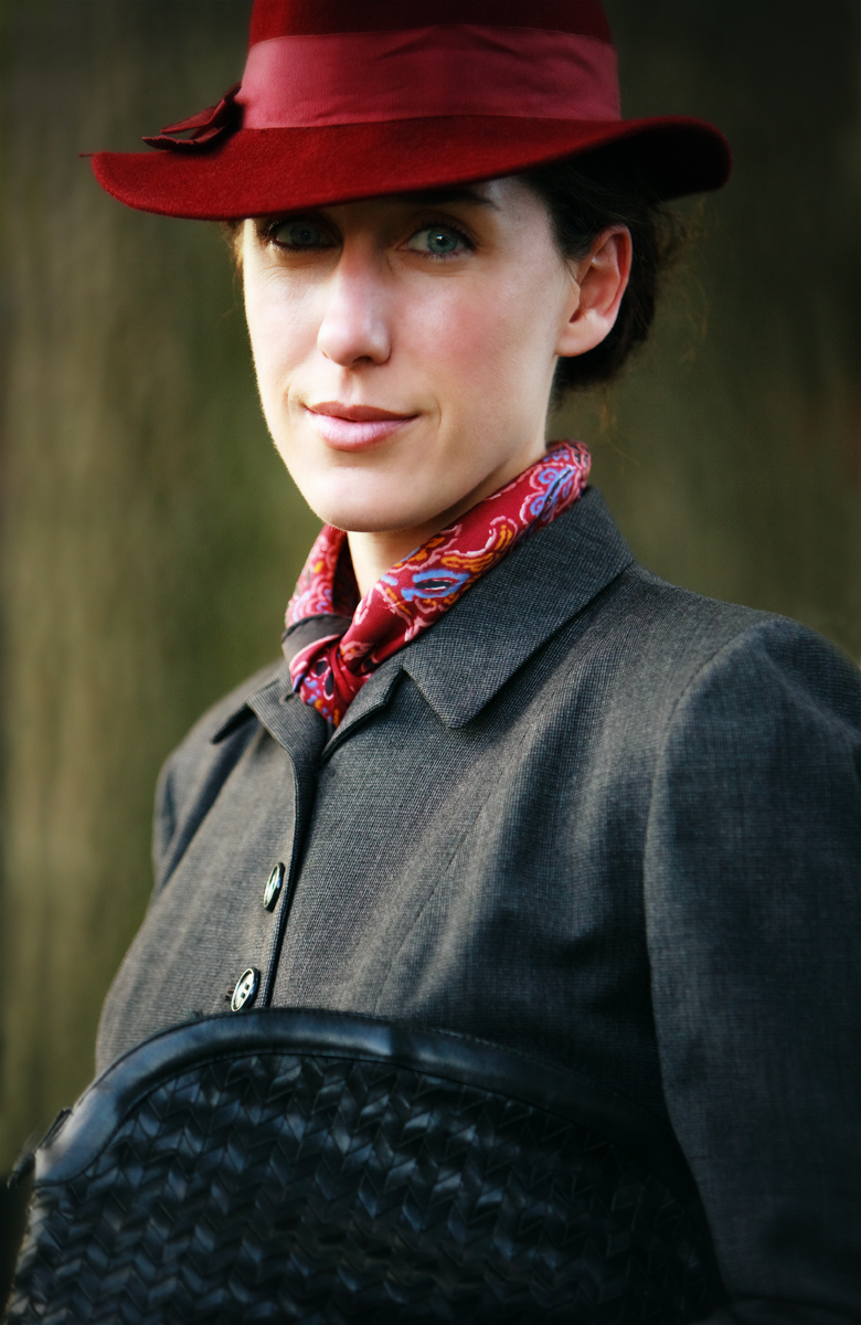 Download Lady in Red Fedora (780Wx1200H)