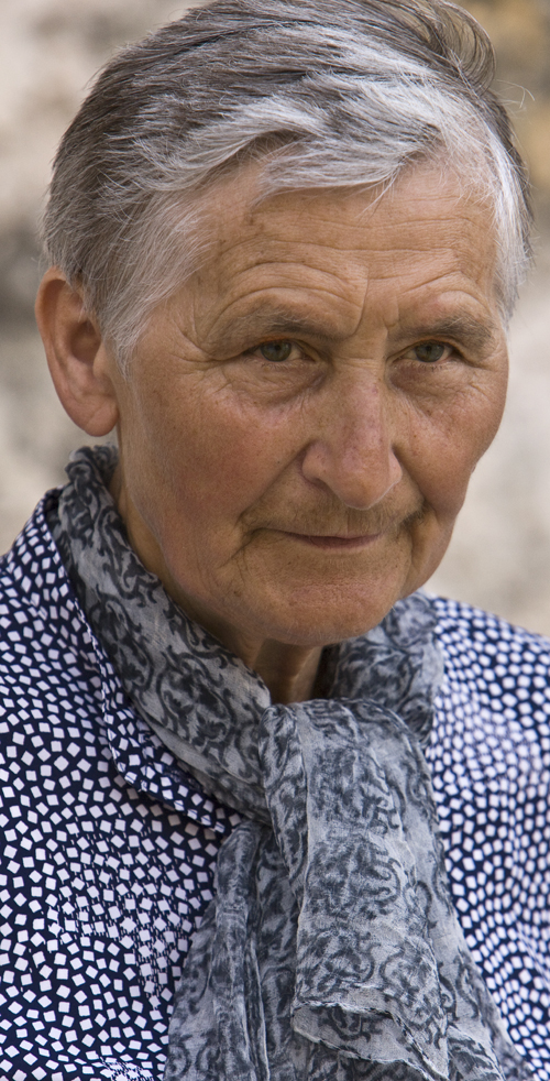 Download Linen Lady (500Wx982H)