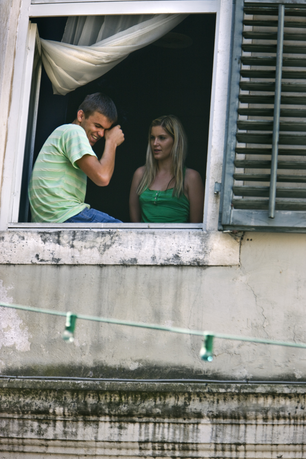 Download Lovers in Window 1 (600Wx900H)