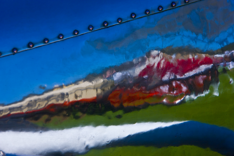Download Race Car Reflection (900Wx600H)