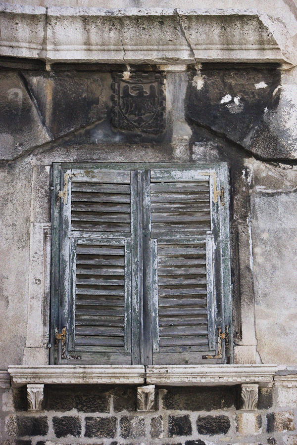 Download Wooden Shutters (600Wx900H)