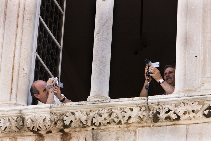Download Two Cameras  (900Wx600H)