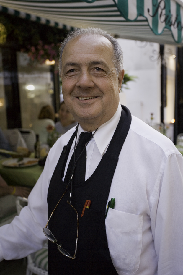 Download Waiter - Capri (620Wx930H)