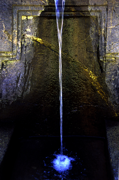 Download Water Dripping (402Wx608H)